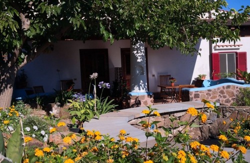 Ustica Apartment | Ground floor apartment with covered terrace