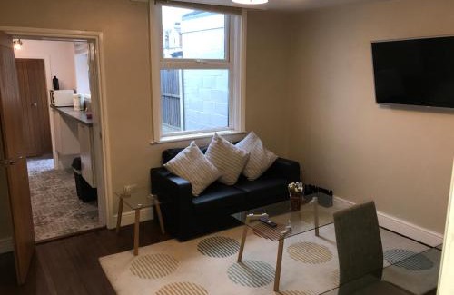 Smethwick Apartment | Ground Floor Contemporary 1 Bed Apartment