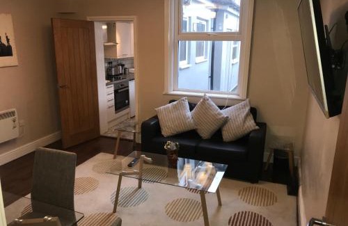 Smethwick Apartment | Ground Floor Contemporary 1 Bed Apartment