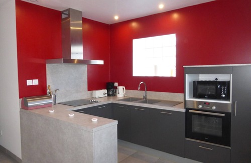 Montagnac House | Ground floor home with modern design, Montagnac
