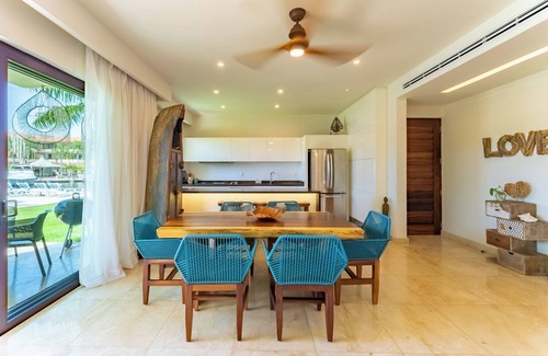 Puerto Aventuras Apartment | Ground Floor Marina Apartment with Pool Terrace and Paddleboard Puerto Aventuras