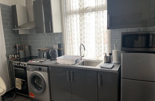South Shore Apartment | Ground Floor Pet Friendly Family Apartment by The Pleasure Beach, Free Parking