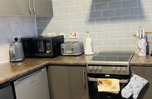 South Shore Apartment | Ground Floor Pet Friendly Family Apartment by the Pleasure Beach, Free Parking