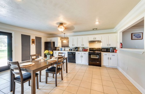 Lacassine House | Group-Friendly Louisana Hideaway: Hunt & Fish!