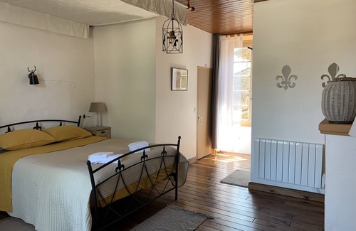 Milhac-de-Nontron House | GROUP GITE Le Domaine de MaumontIn the heart of the Parc Naturel Périgord Limousin