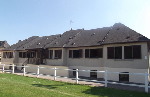 Evreux House | Group gîte with reception room in a green setting in the center of town.