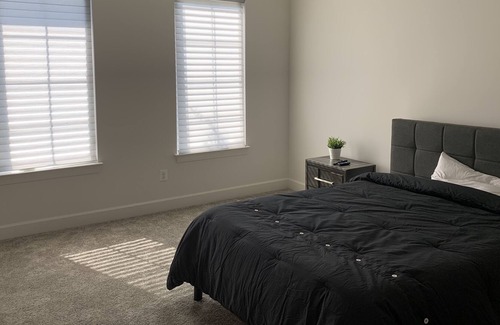 Ashburn House | Guest Bedroom in One Loudoun Townhouse w/ Full Dedicated Bathroom