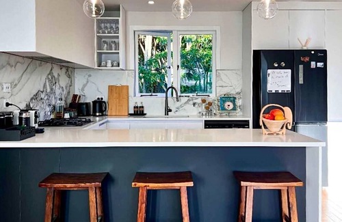 New Windsor House | Guest Favorite 3BRM - New Reno with Parking & AC - CBD 12KMs & AP 17KMs