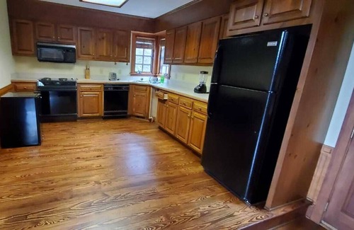 Whitsett Cabin | Guest House Cabin