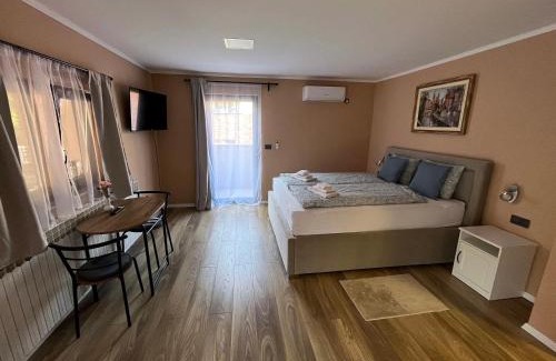 Zagreb Apartment | Guest House Lidia with Terrace & Free Parking