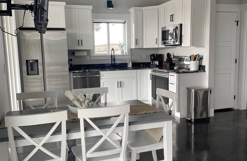 Twin Falls House | Guest House Near Canyon Rim
