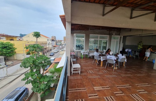 Luanda House | Guest House Sleeps 14 with Terrace