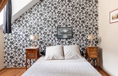 Clere-les-Pins Bed & Breakfast | Guest Room 'Le Clocher' with Shared Garden and Wi-Fi