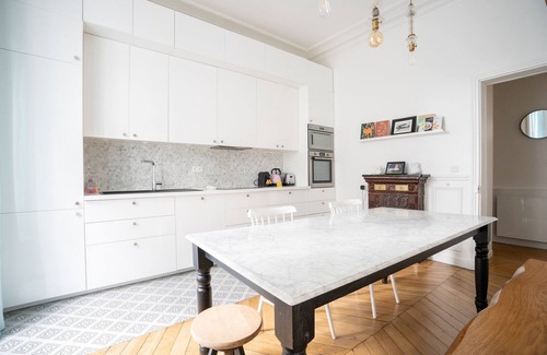 Quartier de la Porte-Saint-Denis Apartment | GuestReady - A classic touch of Parisian glamour