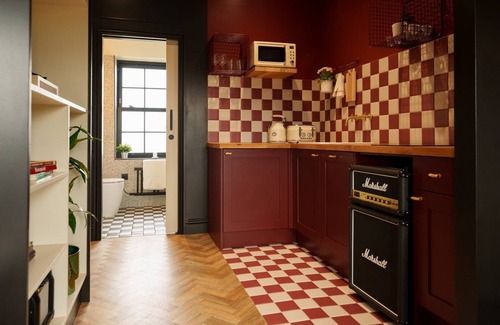Camden Town with Primrose Hill Apartment | GuestReady - Artistic studio in Camden Town
