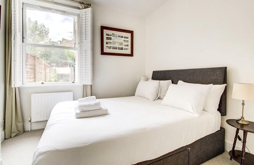 Thamesfield House | GuestReady - Traditional Dwelling in Putney
