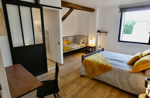 Lion-en-Sullias Bed & Breakfast | Guestroom Lion-en-Sullias, studio flat, 3 persons