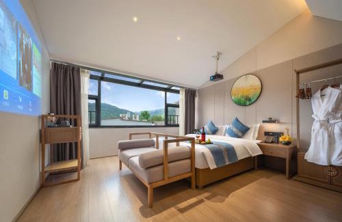 Wulingyuan Hotel | GUI YUAN ZHEN PIN HOTEL- Approximately 3 kilometers from the East Gate of Zhangjiajie National Forest Park - Free one-way pick-up or drop-off service for over 3 nights - English speaking customer service