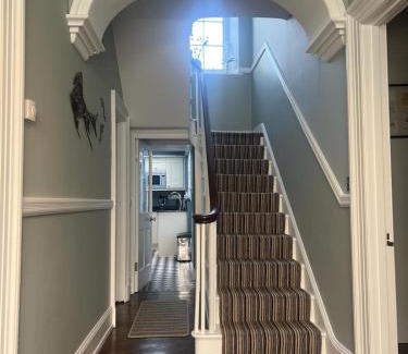New Quay House | Guild Hall, sleeps 8 with parking in New Quay