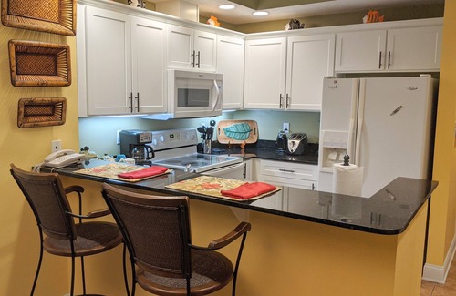Gulf Shores Condo | Gulf Front: Beautiful Luxury Corner Unit: Wrap-Around Balcony