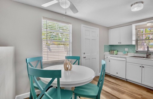 Holmes Beach House | Gulf Haven 5-minute walk to the gulf!