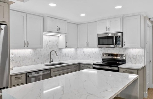 Corpus Christi Condo | Gulfstream Condos Unit 504 | Pool, Hot Tub & BBQ Areas | Private Balcony