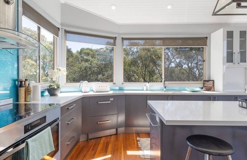 Sunshine House | Gumnut House at Sunshine - Moments to Sunshine Park & Lake, the Perfect Family Entertainer!
