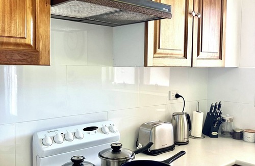 Tatiara Bed & Breakfast | Gums N Roses B&B Quiet & Central Location. Spacious For Family & Pet Friendly🌹