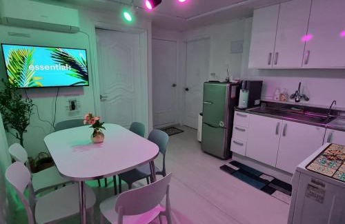 Chunggogil-tong House | Gunja House, semi-basement