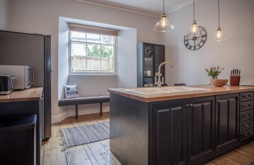 Tenby House | Gwynne House - 6 Bed Holiday Home - Tenby Harbour