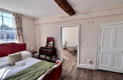 Hereford Apartment | Gwynne House - Historic Riverside Rooms & Apartments in Hereford City Centre, Sleeps 1-16