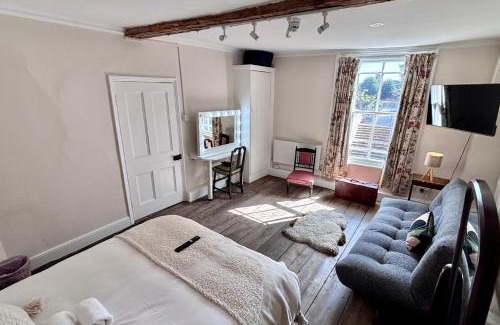 Hereford Apartment | Gwynne House - Historic Riverside Rooms & Apartments in Hereford City Centre, Sleeps 1-16