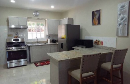 IronShore Estates House | GYM+POOL+Hottub+3 Lounge Areas-#3 Airport 10minutes 2 BED 2.5 BATH TOWNHOUSE