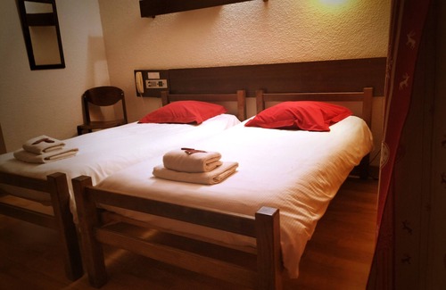 Sixt-Fer-a-Cheval Hotel | Hôtel et Centre de Montagne Le Choucas