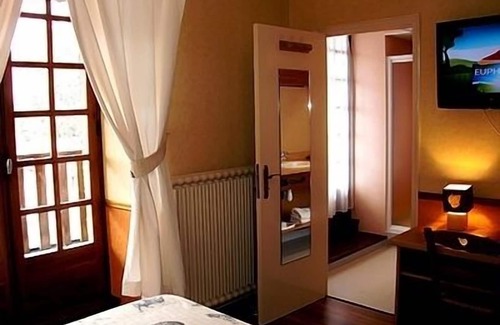 Chambon-sur-Dolore Hotel | Hôtel la Clairière