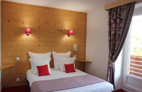 Besse-en-Chandesse Hotel | Hôtel Les Charmilles