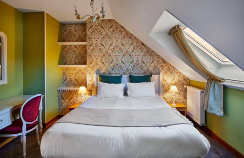 Saint-Vaast-la-Hougue Hotel | Hôtel Les Fuchsias