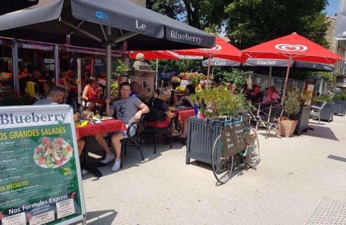 Malaucene Hotel | Hôtel-Restaurant Le Blueberry