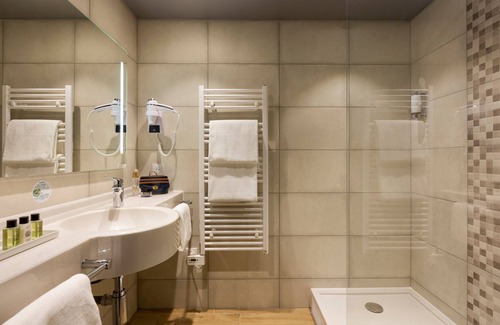 Plaisir Hotel | Hôtel Roi Soleil Prestige Plaisir - St Quentin