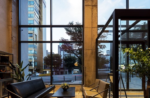 Dongseon-dong Hotel | H Avenue Hotel Sungshin