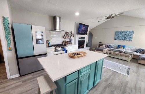 Texas City House | H20 Paradise.Waterfront and close to Galveston beach!