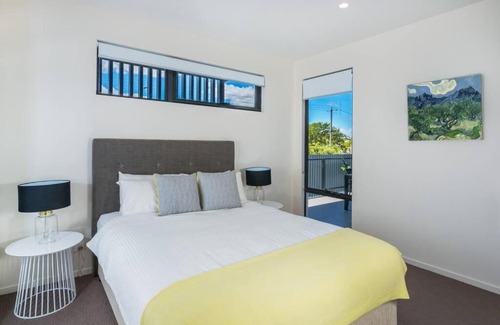 Bulimba Apartment | H6B - Round About Bulimba