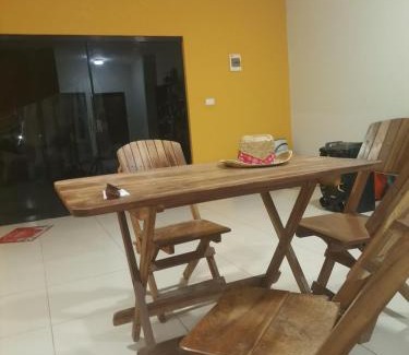 Santa Cruz Apartment | Habitación con baño privado mas servicio de taxi aeropuerto