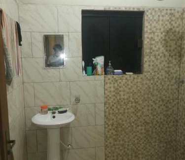 Santa Cruz Apartment | Habitación con baño privado mas servicio de taxi aeropuerto