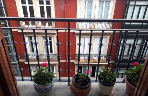 Bilbao City Centre House | Habitación con baño privado en el centro de Bilbao