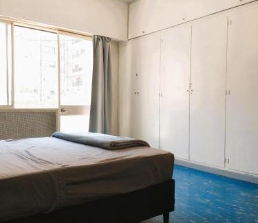 Historic Center House | Habitaciones con baño compartido en Departamento Mid Century Modern
