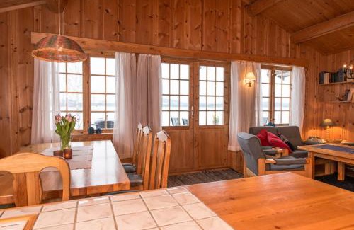 Ringsaker House | Hagali by Norgesbooking - cabin by the lake Næra, close to Sjusjøen