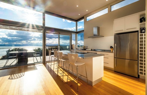 Coles Bay House | Halcyon - Freycinet Holiday Houses
