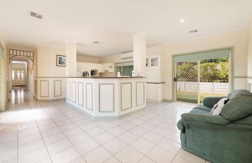 Wodonga House | Haldon House - Spacious four bedroom, two bathroom property