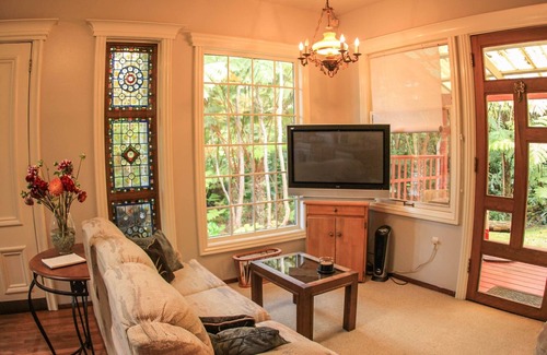 Volcano Ski Chalet | Hale Nahele - private chalet in Hawaiian rainforest near Volcano, Kilauea.